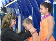 İdman gimnastikası və akrobatika üzrə Birgə Azərbaycan Birinciliyində ilk günün qalibləri mükafatlandırıldı. Bakı, Azərbaycan 3 dekabr 2015